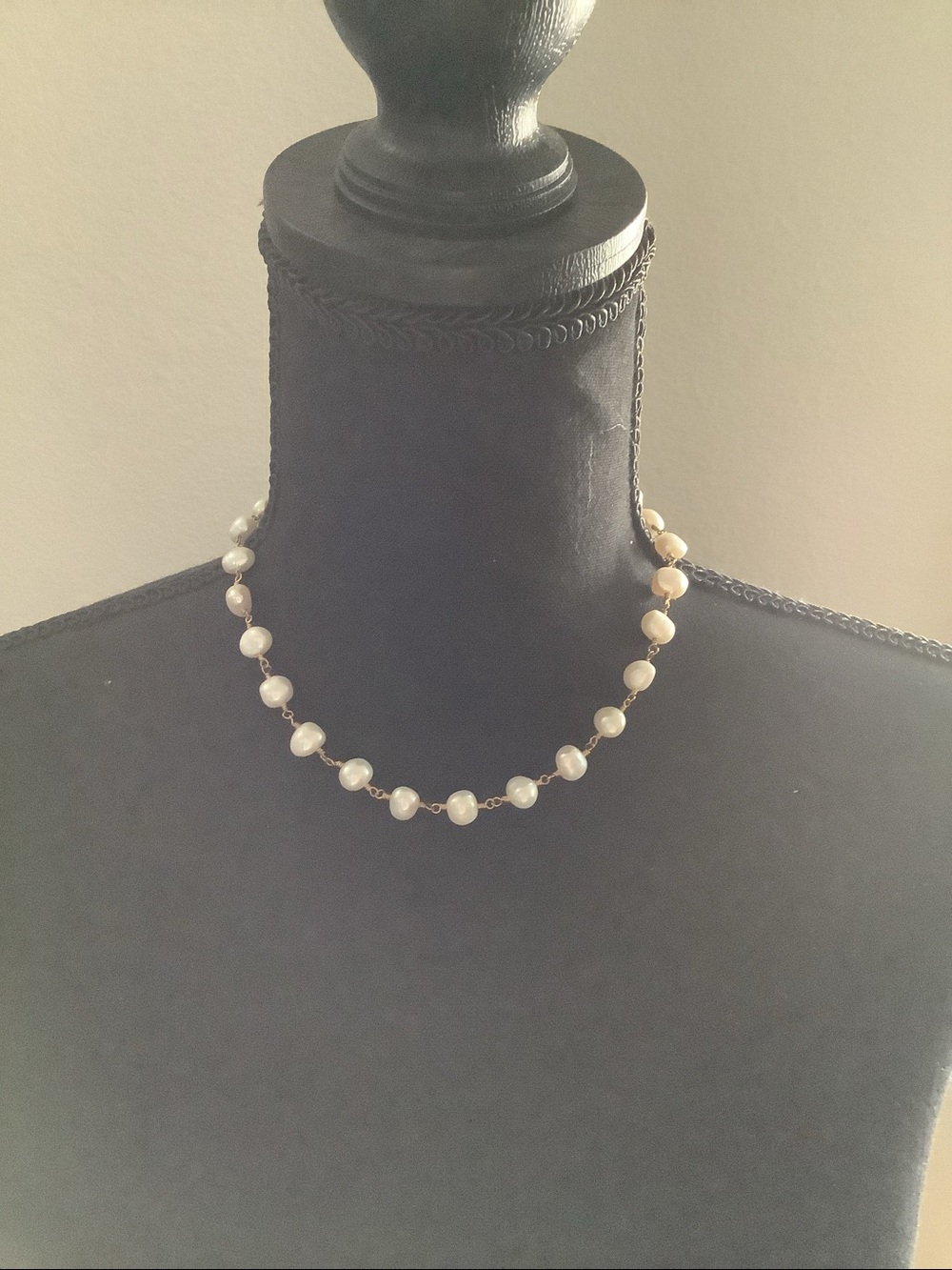 Freshwater pearl choker. Irregular pearl beads (7 mm - 10 mm)